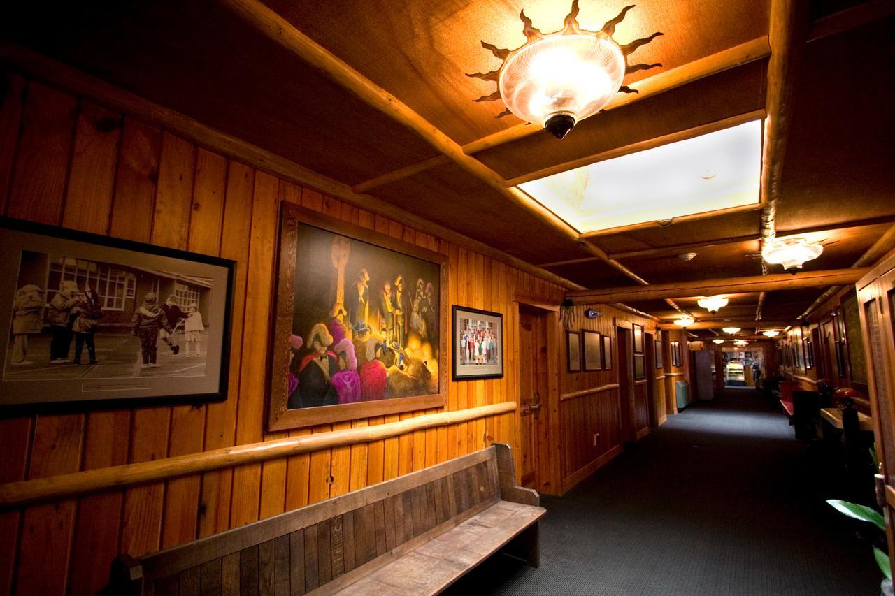 Mcmenamins Old St. Francis School Hotel เบนด์ ภายนอก รูปภาพ