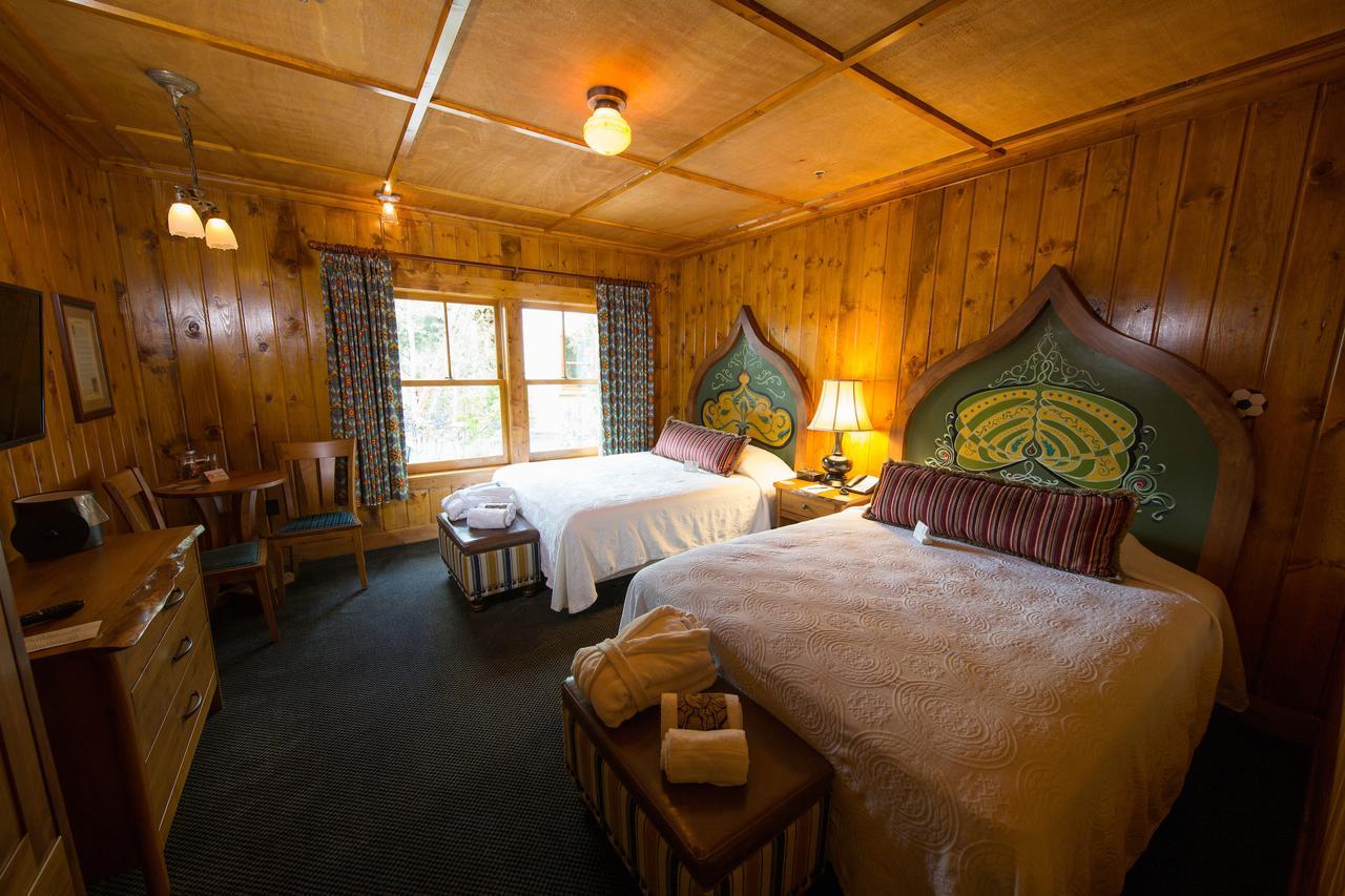 Mcmenamins Old St. Francis School Hotel เบนด์ ภายนอก รูปภาพ