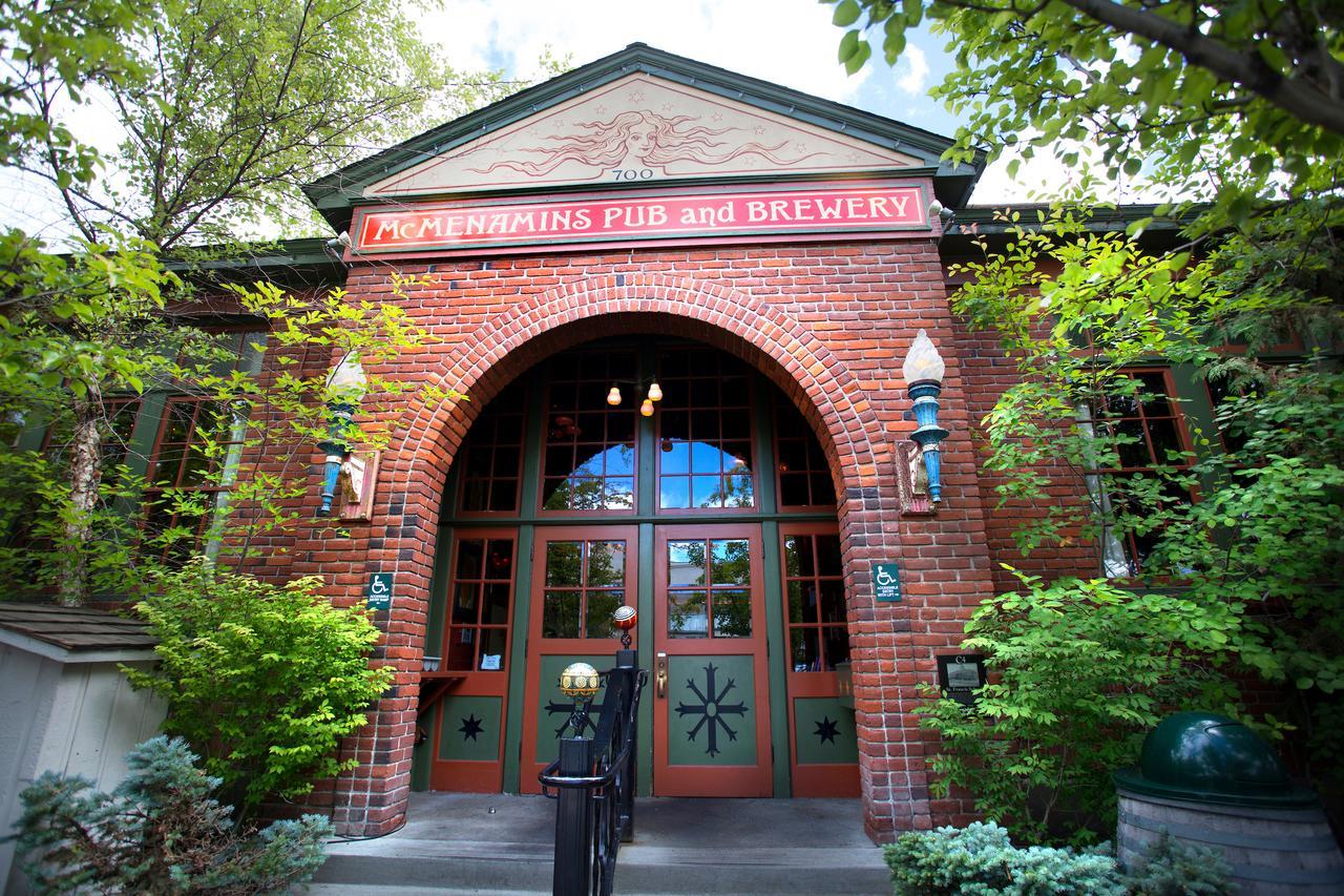 Mcmenamins Old St. Francis School Hotel เบนด์ ภายนอก รูปภาพ