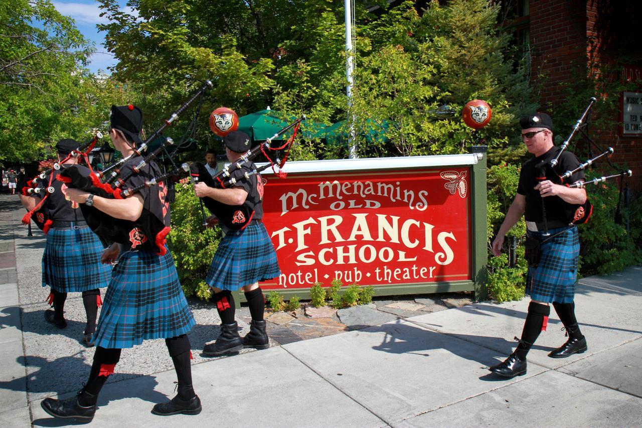 Mcmenamins Old St. Francis School Hotel เบนด์ ภายนอก รูปภาพ