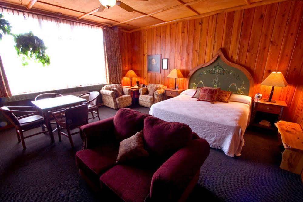 Mcmenamins Old St. Francis School Hotel เบนด์ ภายนอก รูปภาพ
