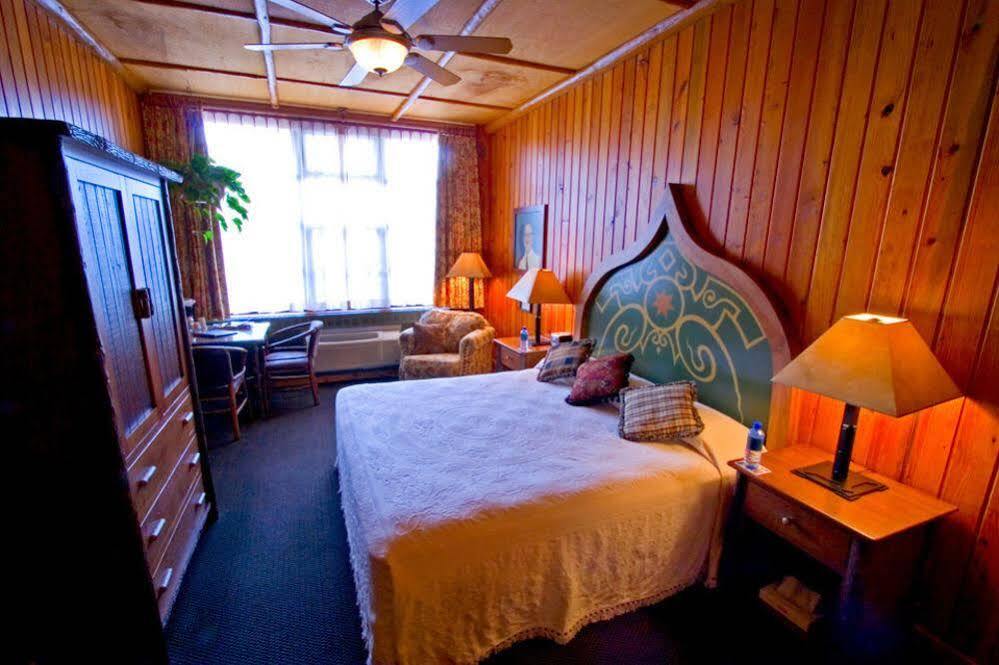 Mcmenamins Old St. Francis School Hotel เบนด์ ภายนอก รูปภาพ
