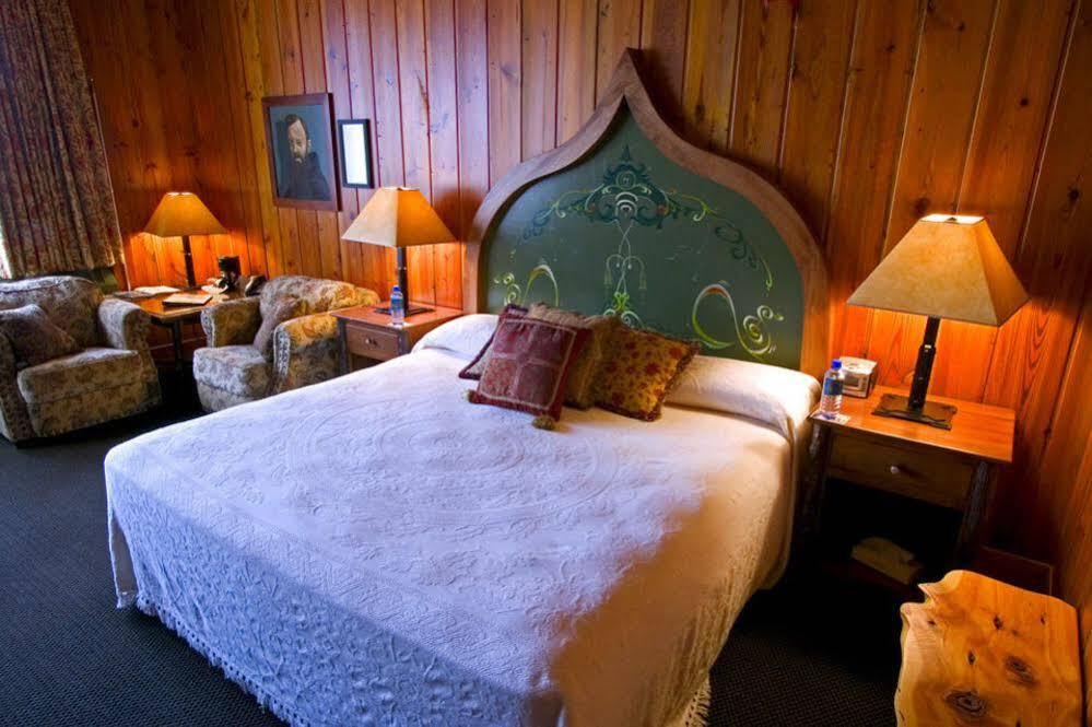 Mcmenamins Old St. Francis School Hotel เบนด์ ภายนอก รูปภาพ